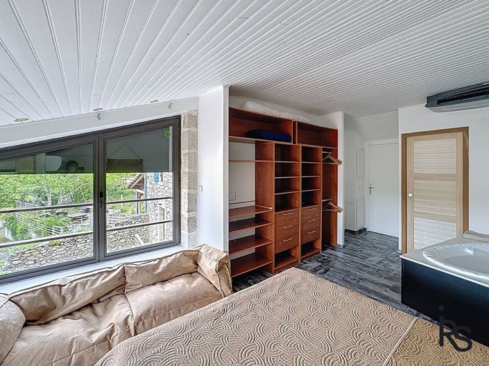 Image No.19-21 Bed House for sale
