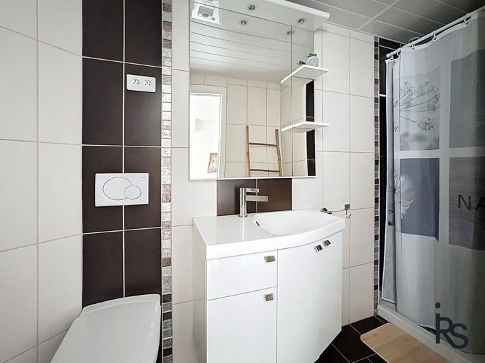 Image No.20-21 Bed House for sale