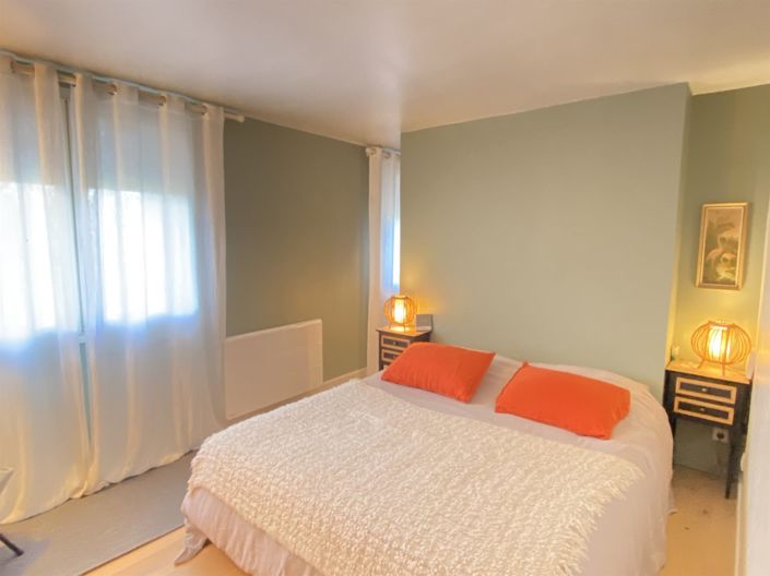Image No.26-8 Bed House for sale