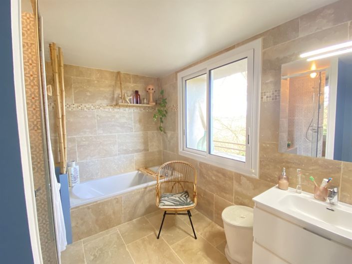 Image No.30-8 Bed House for sale
