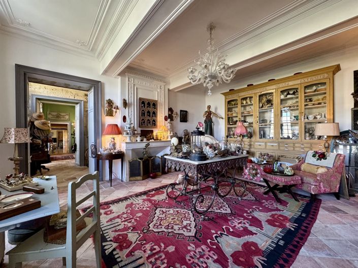 Image No.14-7 Bed Property for sale