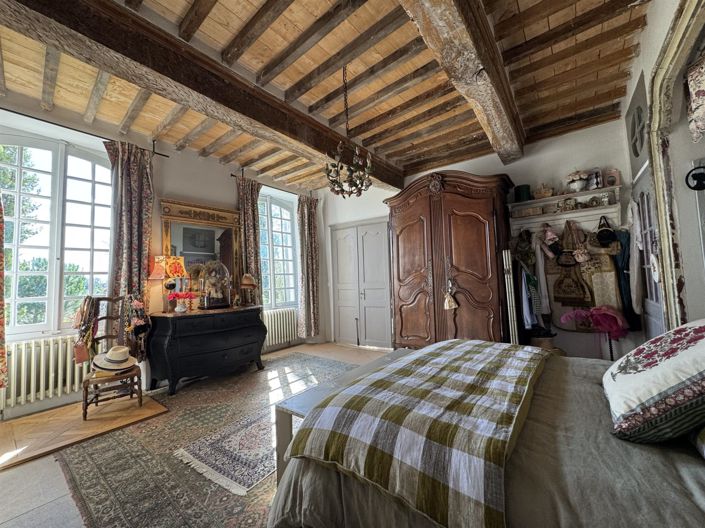 Image No.18-7 Bed Property for sale