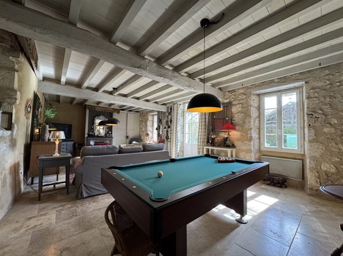 Image No.27-7 Bed Property for sale