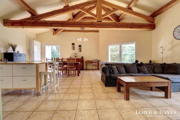 Image No.2-4 Bed House for sale