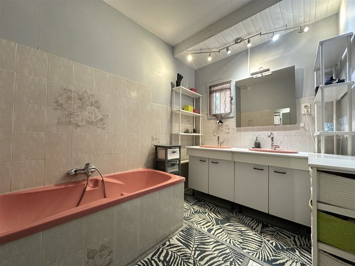 Image No.18-3 Bed House for sale
