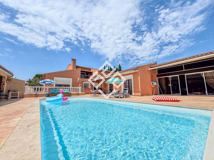 Image No.16-8 Bed House for sale