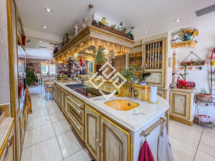 Image No.18-8 Bed House for sale