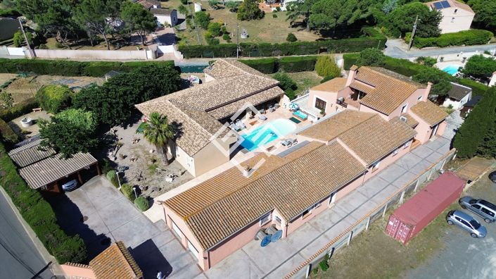 Image No.2-8 Bed House for sale