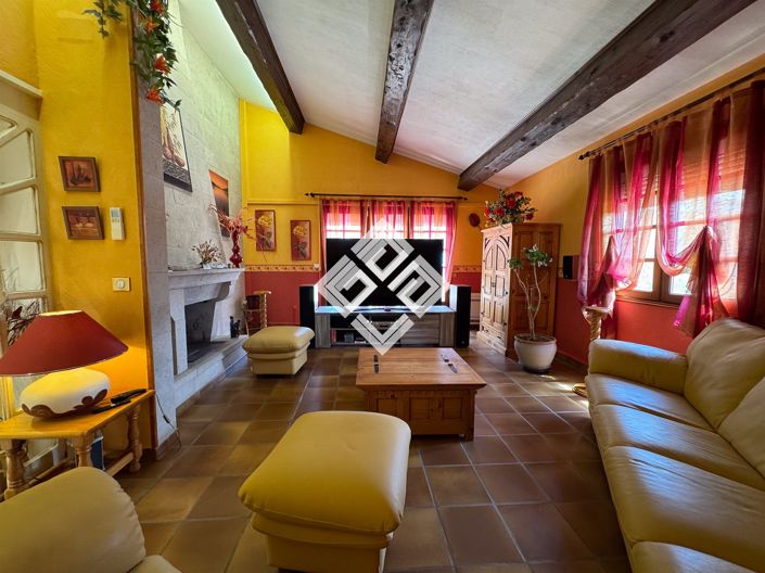 Image No.21-8 Bed House for sale