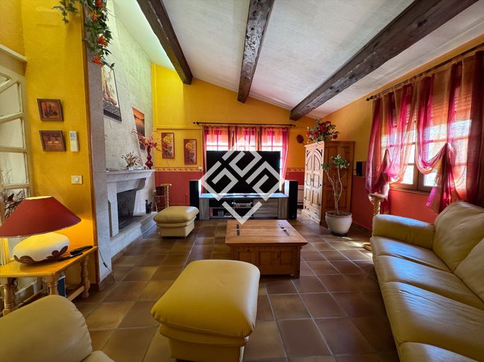 Image No.21-8 Bed House for sale