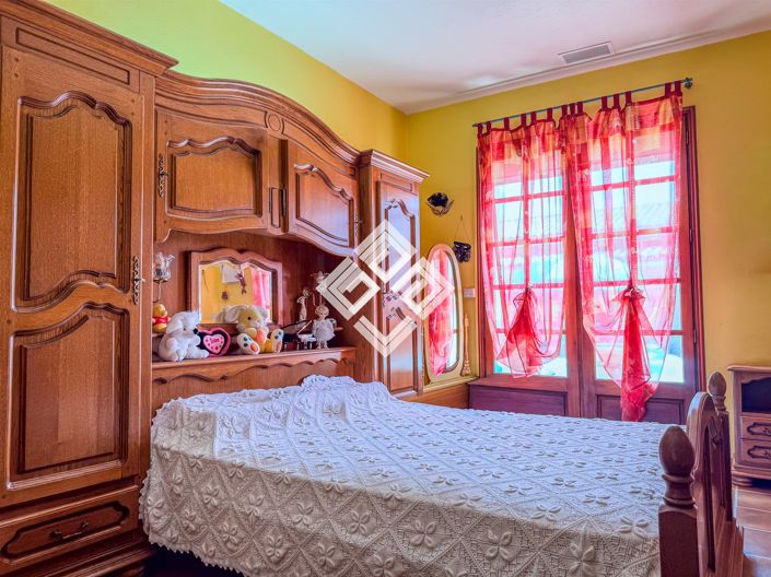 Image No.23-8 Bed House for sale