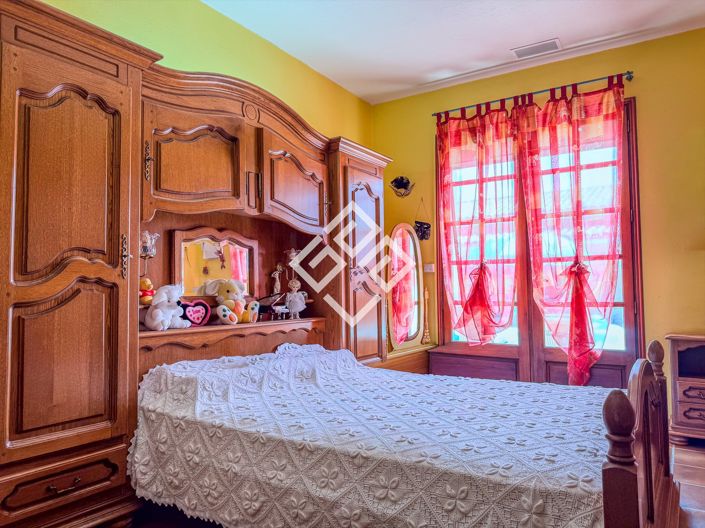 Image No.23-8 Bed House for sale