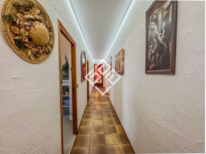 Image No.24-8 Bed House for sale