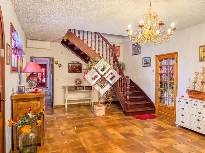 Image No.27-8 Bed House for sale