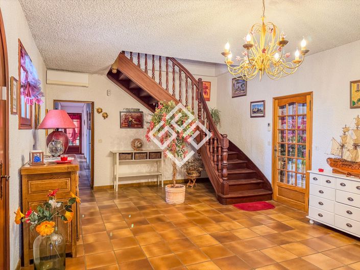 Image No.27-8 Bed House for sale