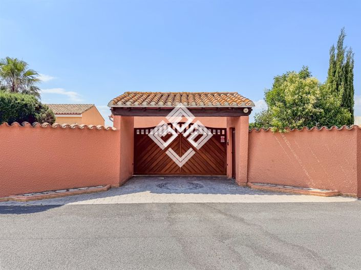 Image No.29-8 Bed House for sale