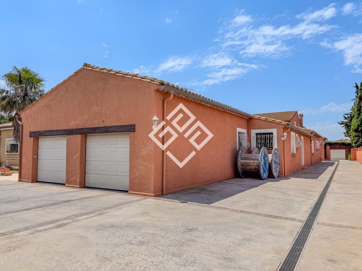 Image No.3-8 Bed House for sale