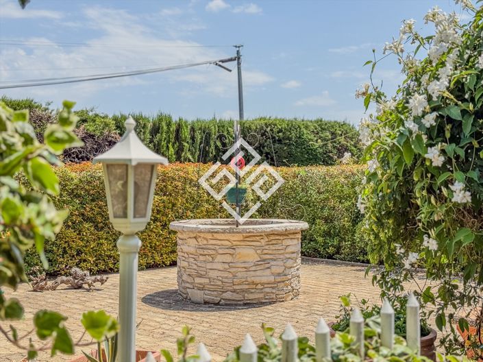 Image No.4-8 Bed House for sale