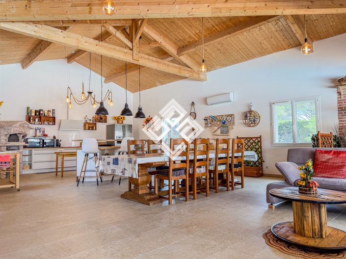 Image No.5-8 Bed House for sale