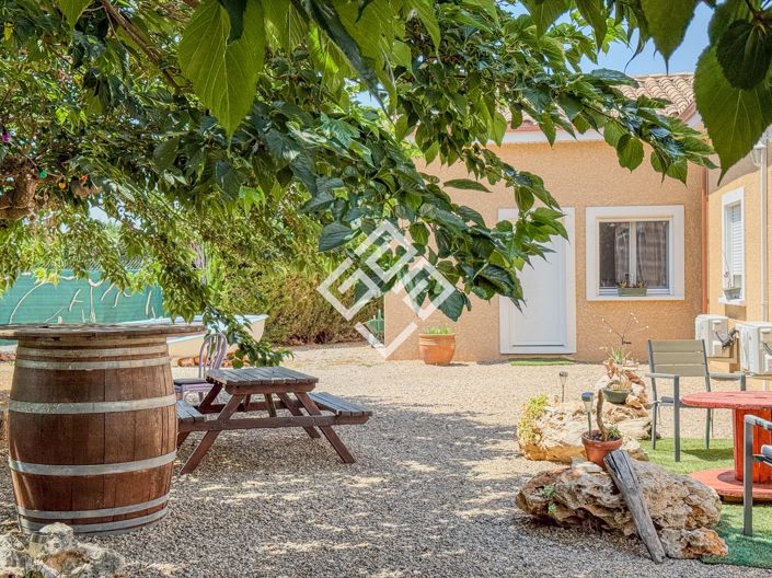 Image No.5-8 Bed House for sale