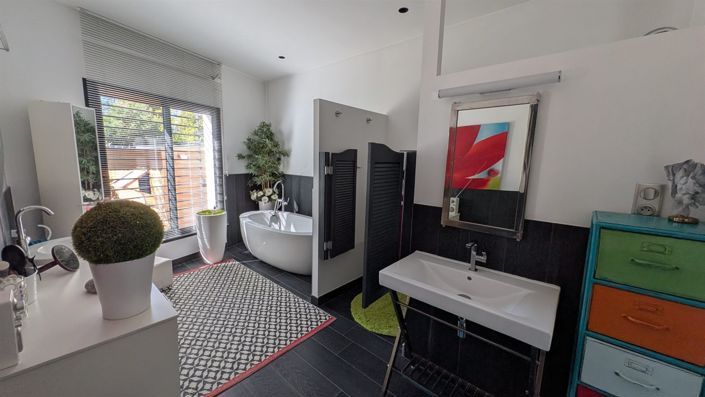 Image No.8-3 Bed House for sale