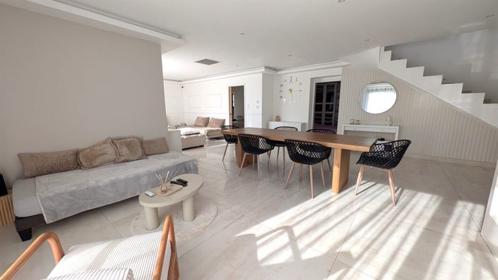 Image No.4-4 Bed House for sale
