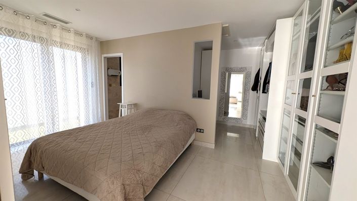 Image No.6-4 Bed House for sale