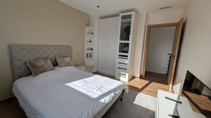 Image No.9-4 Bed House for sale