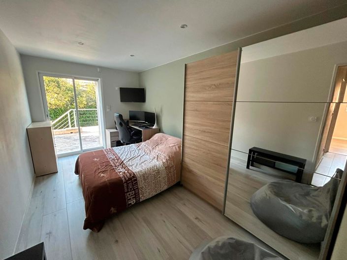 Image No.11-6 Bed House for sale