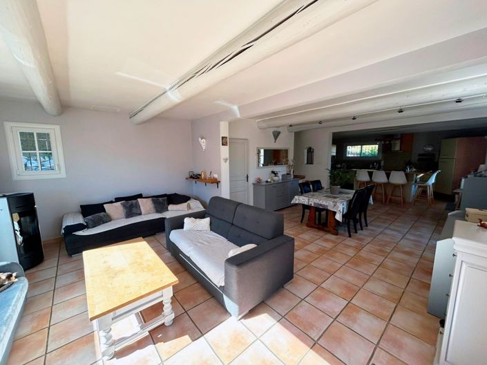Image No.4-6 Bed House for sale
