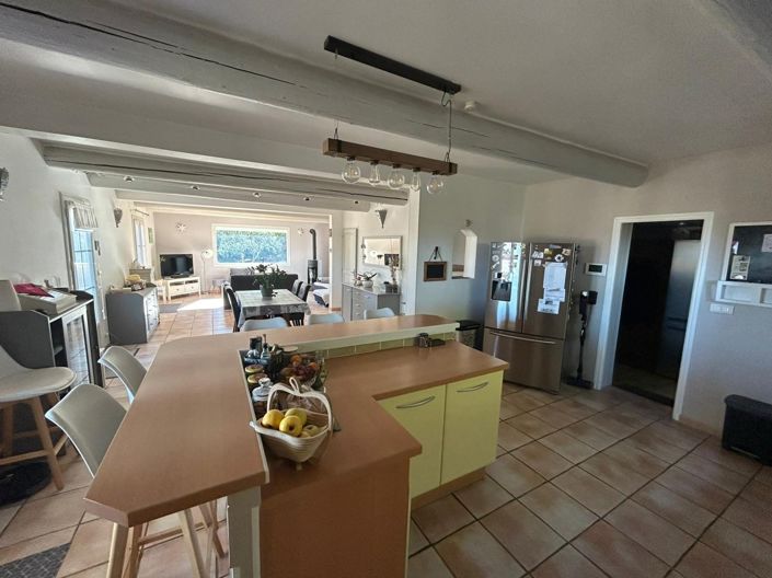 Image No.6-6 Bed House for sale