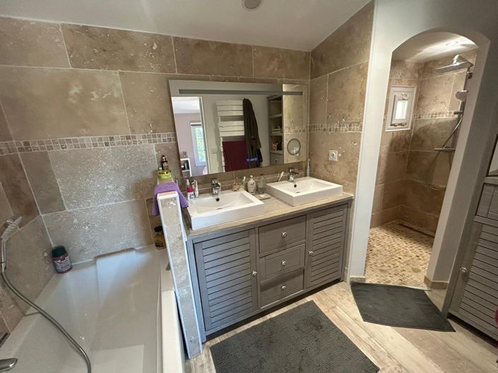 Image No.7-6 Bed House for sale