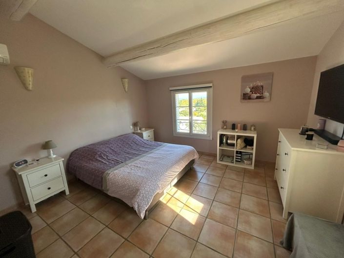 Image No.8-6 Bed House for sale