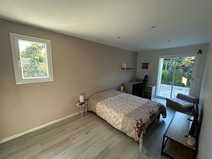 Image No.9-6 Bed House for sale