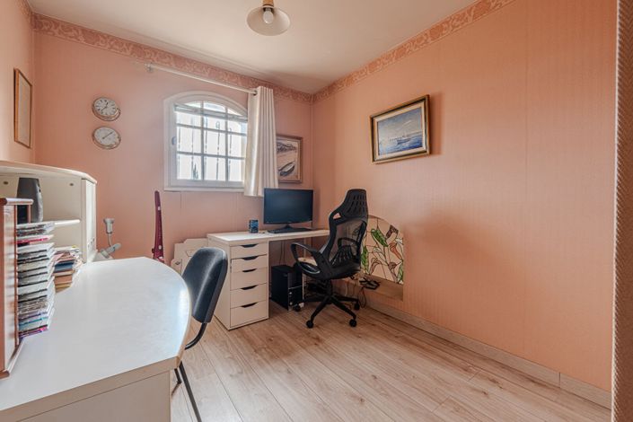 Image No.17-3 Bed House for sale