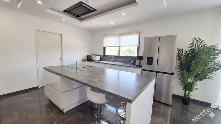 Image No.2-4 Bed House for sale