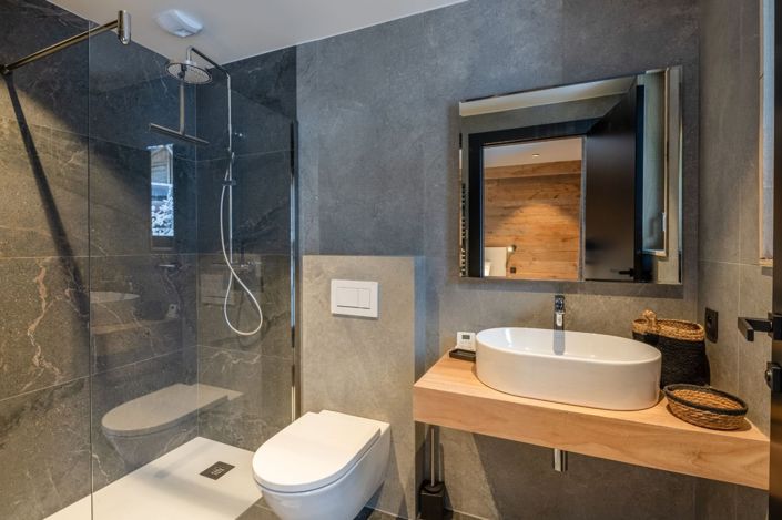 Image No.17-5 Bed House for sale