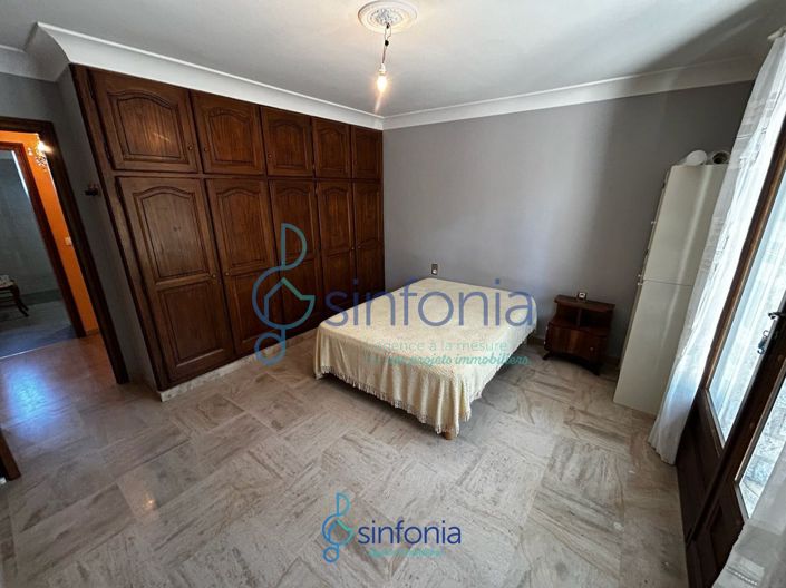 Image No.11-5 Bed House for sale