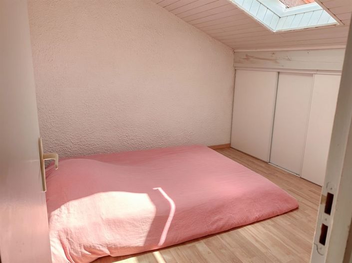 Image No.5-2 Bed House for sale