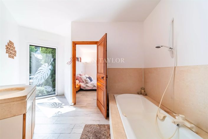 Image No.12-5 Bed House for sale