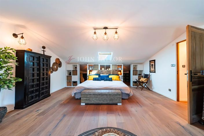 Image No.17-5 Bed House for sale