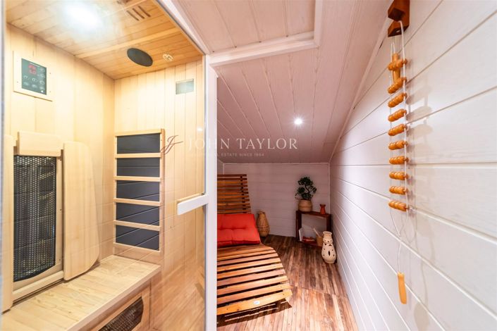 Image No.19-5 Bed House for sale