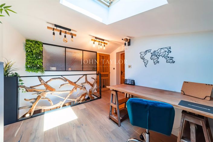 Image No.20-5 Bed House for sale