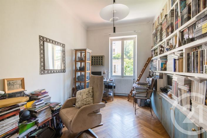 Image No.12-5 Bed Apartment for sale