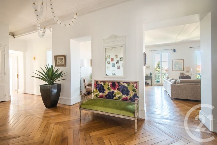 Image No.5-5 Bed Apartment for sale