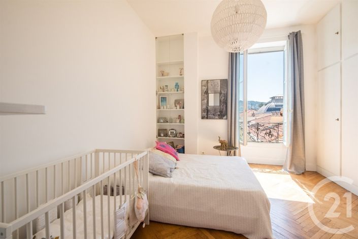 Image No.9-5 Bed Apartment for sale