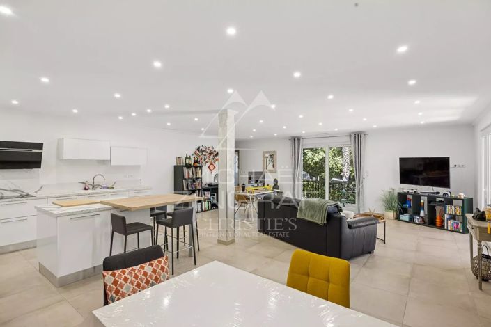 Image No.6-5 Bed House for sale