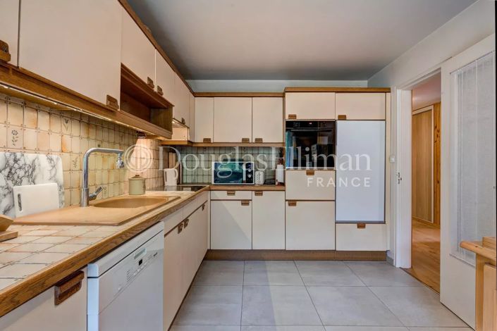 Image No.11-3 Bed Apartment for sale