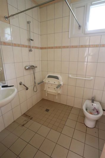 Image No.8-2 Bed House for sale