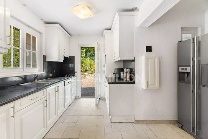 Image No.5-5 Bed House for sale